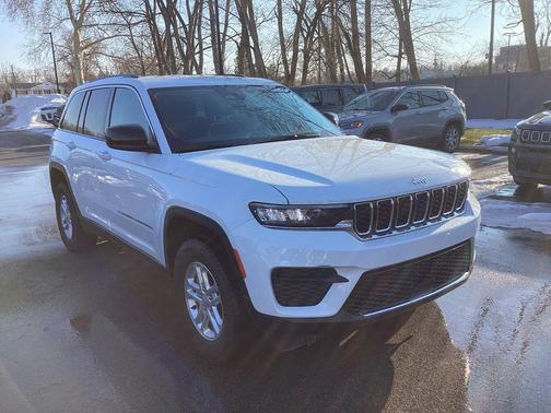2023 Jeep Grand Cherokee Laredo