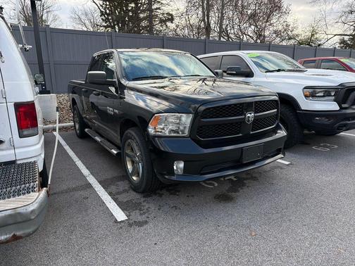 Brilliant Black Crystal Pearlcoat 2016 RAM 1500 Tradesman/Express
