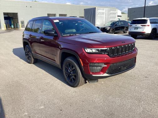 2025 Jeep Grand Cherokee Laredo