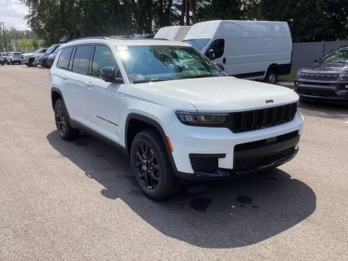 2025 Jeep Grand Cherokee L Laredo