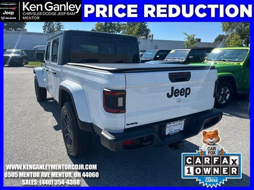 Bright White Clearcoat 2024 Jeep Gladiator Sport
