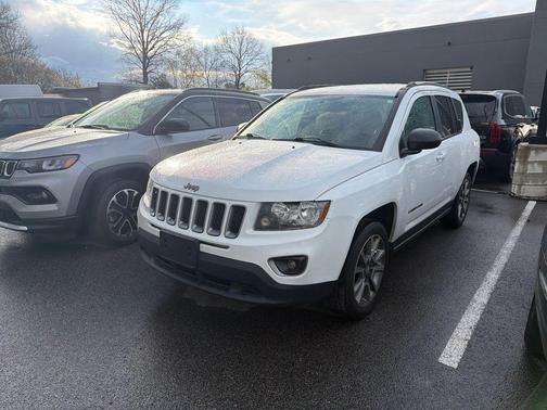 Bright White Clearcoat 2017 Jeep Compass Sport