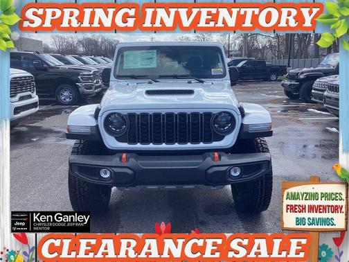 Bright White Clearcoat 2026 Jeep Gladiator Mojave