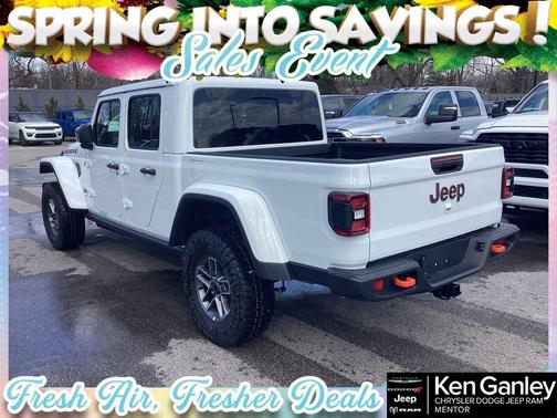 Bright White Clearcoat 2026 Jeep Gladiator Mojave