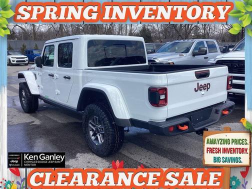 Bright White Clearcoat 2026 Jeep Gladiator Mojave