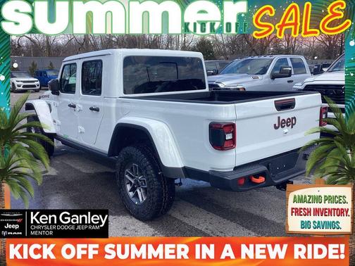 Bright White Clearcoat 2026 Jeep Gladiator Mojave