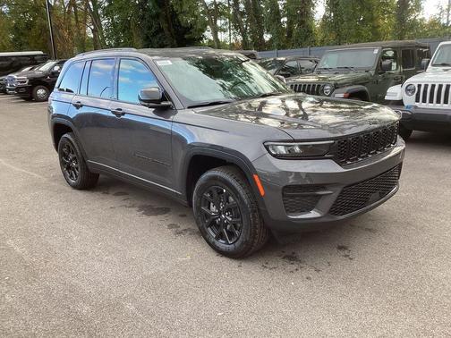 2025 Jeep Grand Cherokee Laredo