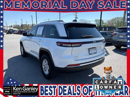 Bright White Clearcoat 2023 Jeep Grand Cherokee Laredo