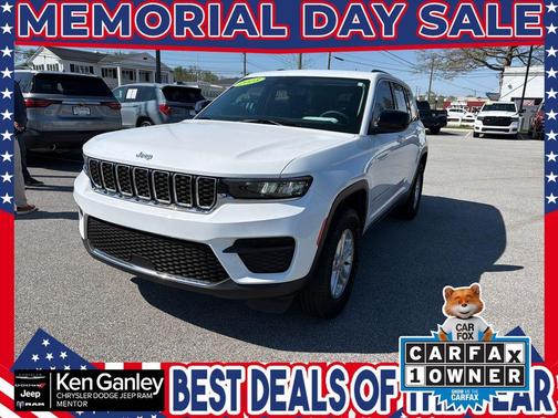 Bright White Clearcoat 2023 Jeep Grand Cherokee Laredo