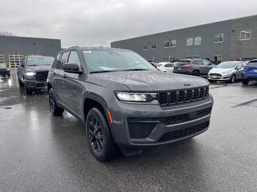 2026 Jeep Grand Cherokee Laredo