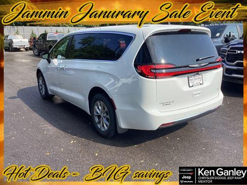 2026 Chrysler Pacifica Select