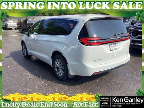 2026 Chrysler Pacifica Select