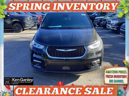 Diamond Black 2026 Chrysler Pacifica Select