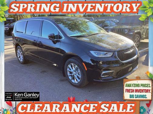 Diamond Black 2026 Chrysler Pacifica Select
