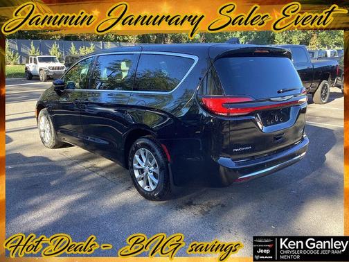 2026 Chrysler Pacifica Select