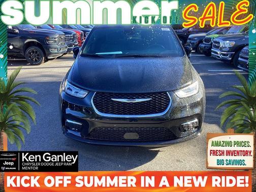 Diamond Black 2026 Chrysler Pacifica Select