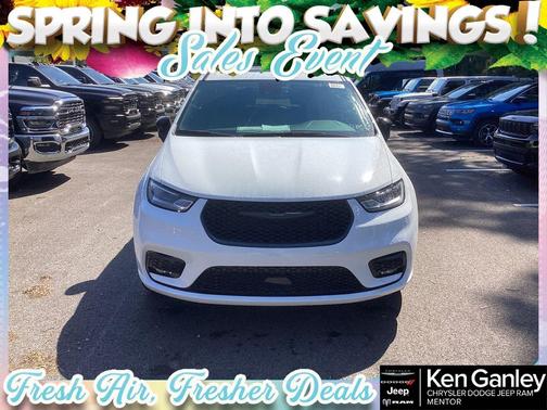 Bright White Clearcoat 2026 Chrysler Pacifica Limited