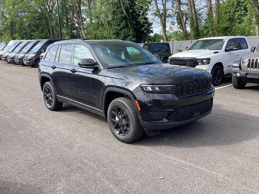 2025 Jeep Grand Cherokee Laredo