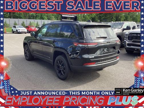 2025 Jeep Grand Cherokee Laredo