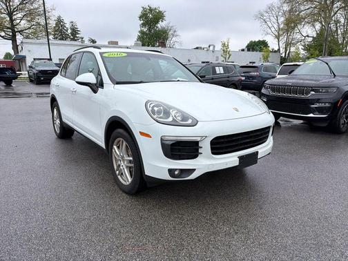 White 2016 Porsche Cayenne Base