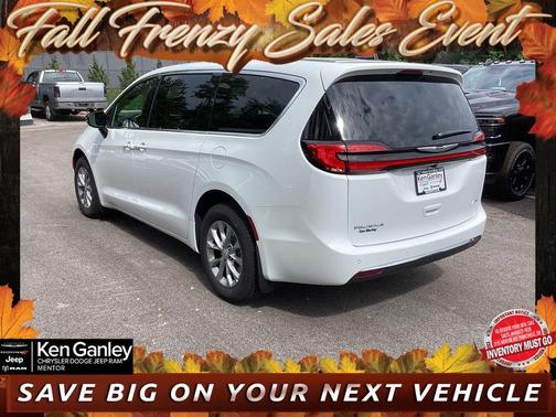 2026 Chrysler Pacifica Select