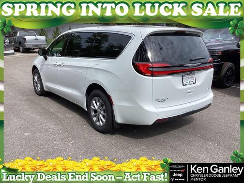 2026 Chrysler Pacifica Select