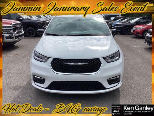 2026 Chrysler Pacifica Select