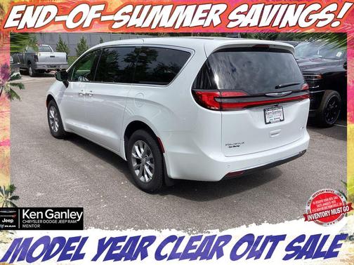 2026 Chrysler Pacifica Select