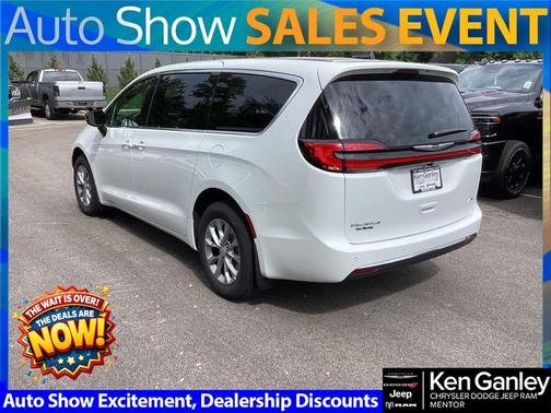 2026 Chrysler Pacifica Select