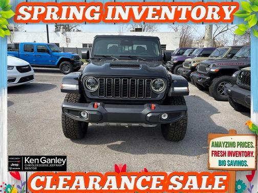 Black Clearcoat 2026 Jeep Gladiator Mojave