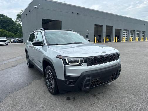 Silver Zynith Clearcoat 2026 Jeep Cherokee LAREDO/LIMITED