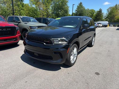 DB Black Crystal Clearcoat 2025 Dodge Durango GT