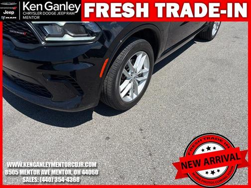 DB Black Crystal Clearcoat 2025 Dodge Durango GT