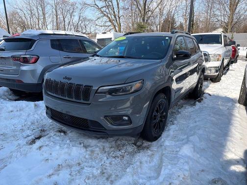 2023 Jeep Cherokee Altitude Lux
