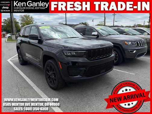 Diamond Black 2025 Jeep Grand Cherokee Laredo