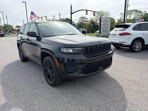 Diamond Black 2025 Jeep Grand Cherokee Laredo