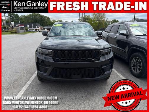 Diamond Black 2025 Jeep Grand Cherokee Laredo