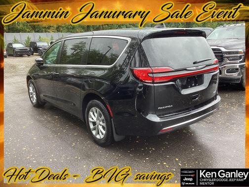 2026 Chrysler Pacifica Select