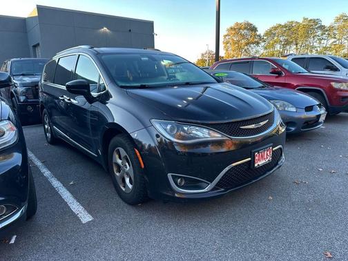 2017 Chrysler Pacifica Touring-L Plus