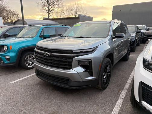 2024 Chevrolet Traverse LT