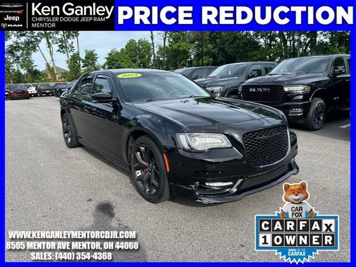 2023 Chrysler 300 Touring L
