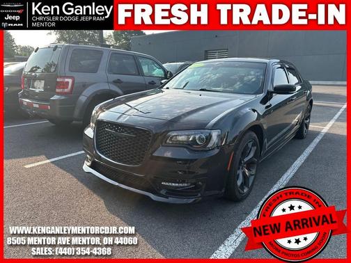 2023 Chrysler 300 Touring L
