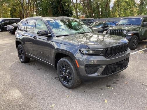 2025 Jeep Grand Cherokee Laredo