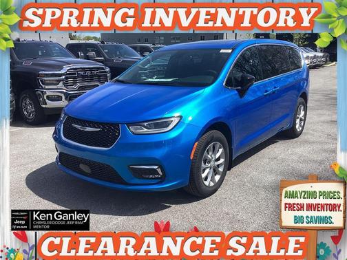 Hydro Blue Pearlcoat 2026 Chrysler Pacifica Select