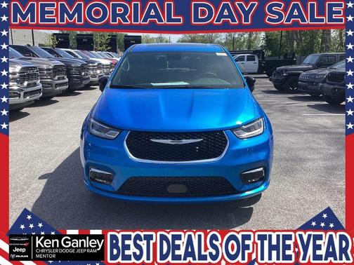 Hydro Blue Pearlcoat 2026 Chrysler Pacifica Select