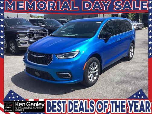 Hydro Blue Pearlcoat 2026 Chrysler Pacifica Select