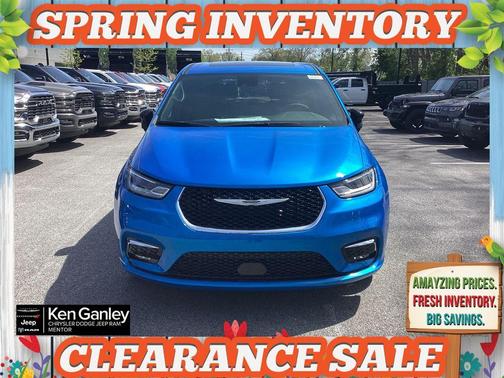 Hydro Blue Pearlcoat 2026 Chrysler Pacifica Select