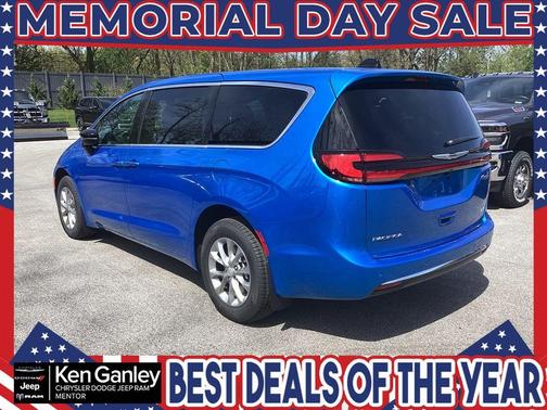 Hydro Blue Pearlcoat 2026 Chrysler Pacifica Select