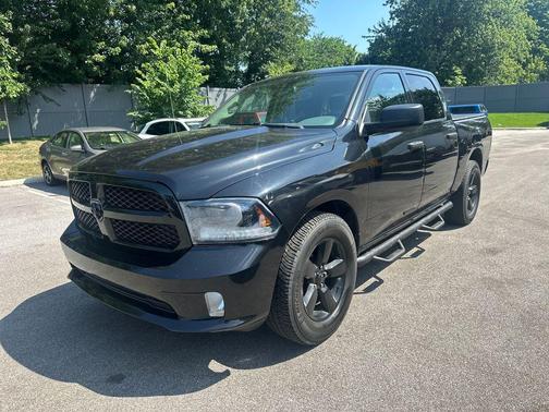 Brilliant Black Crystal Pearlcoat 2015 RAM 1500 Tradesman/Express