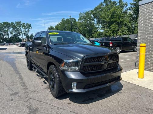 Brilliant Black Crystal Pearlcoat 2015 RAM 1500 Tradesman/Express